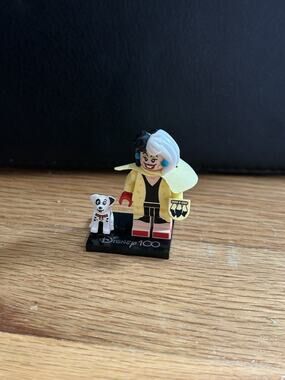 LEGO Disney 100 minifigures Cruella de Vil